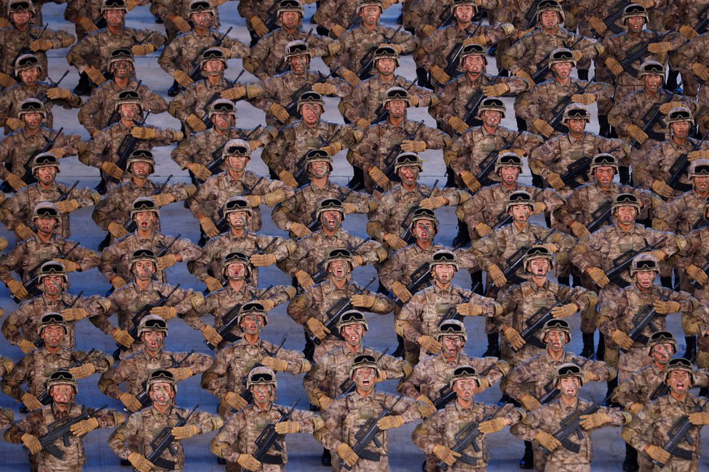 Un show militar en el aniversario de la primera reunión del Partido Comunista Chino (Foto: Reuters)