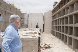 Eduardo Estrella supervisa obras en Santiago