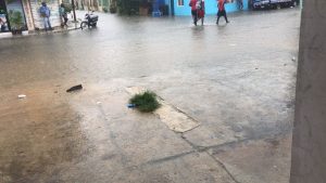 Aguaceros inundan casa en San Isidro