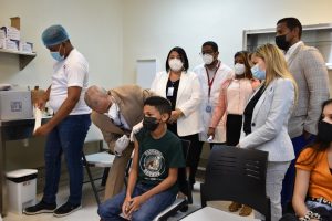 Hospital Hugo Mendoza inicia vacunación contra la covid-19 para adolescentes de 12-17 años