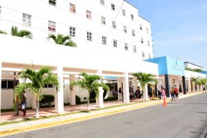 Avanzan trabajos para instalación farmacia del Programa de Medicamentos Alto Costo en Azua