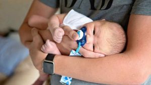 Senado busca aumentar licencia por paternidad a 20 días