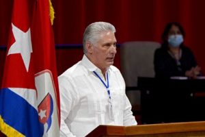 Presidente cubano convoca a sus partidarios a combatir protestas callejeras