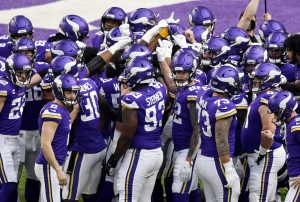 Los Vikings retiran a un entrenador que rechazó vacunarse contra la covid-19