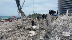 Suspenden las tareas de rescate en derrumbe de Miami