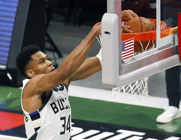 Antetokounmpo pide ambición a los Bucks y no enfocarse en el pasado