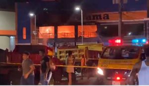 Un incendio se registra en Ferrecentro Ozama en la carretera Mella