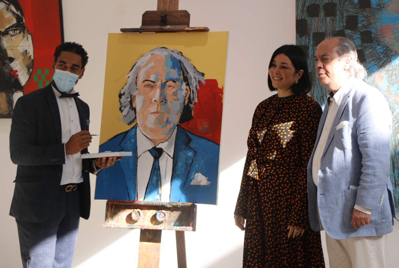 Oscar Abreu presenta Exitosamente la exposición "Los moñitos de Joselyn"