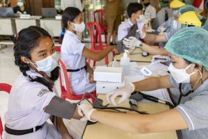 Los hospitales indonesios se quedan sin oxígeno en la peor ola de la pandemia