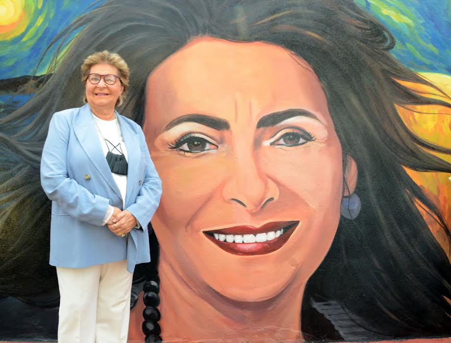 Alcaldía Santiago rinde homenaje a Socorro Castellanos con un bello mural