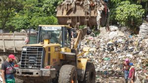 Ayuntamiento, Liga Municipal y Fedomu intervienen vertedero a cielo abierto a la orillas del Ozama