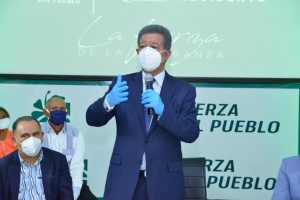 Leonel Fernández se reúne con cientos de dirigentes de Europa