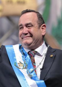 Presidente de Guatemala estudia estado de prevención para evitar protestas