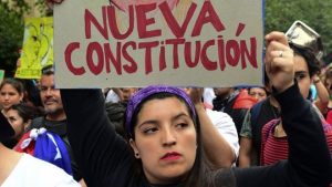 Chile elige a una mujer indígena para liderar redacción de nueva Constitución