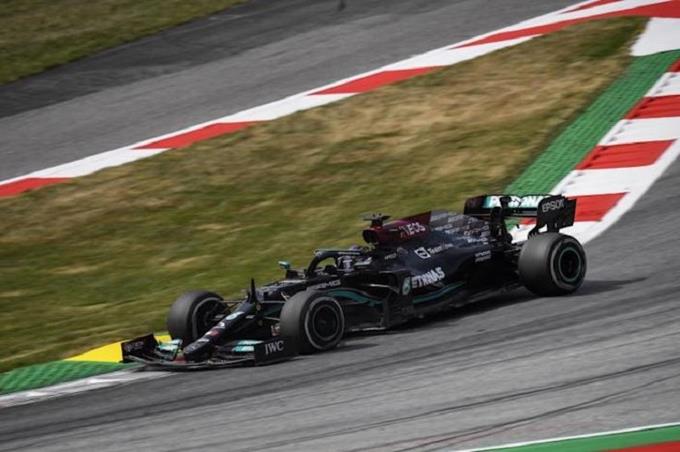 Hamilton vence y recorta ventaja de Verstappen