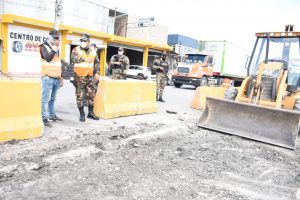 Cierran 53 pasos ilegales en la autopista Duarte