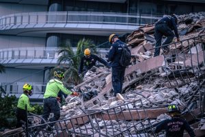 Suben a 97 los muertos en el derrumbe de edificio residencial en Miami-Dade