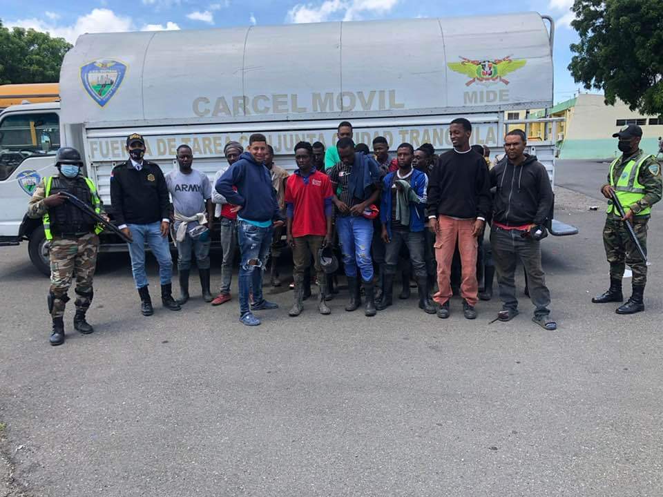 Migración detuvo 124 haitianos indocumentados en Sajoma y Santiago