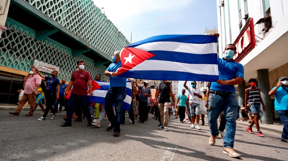 Políticos y artistas aplauden el "despertar" de Cuba contra la "revolución"