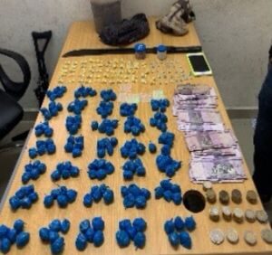 Ocupan presunta marihuana, pastillas de éxtasis y otras drogas a dos menores en La Romana