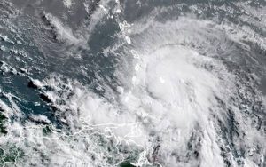 La tormenta tropical Elsa toca tierra en la costa suroeste de Cuba