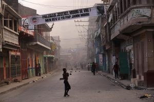 Protestas en el exterior del funeral de Jovenel Moise deslucen su despedida