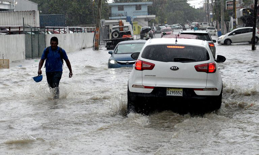 COE eleva a 32 las provincias en alerta roja y amarilla por el avance de Elsa