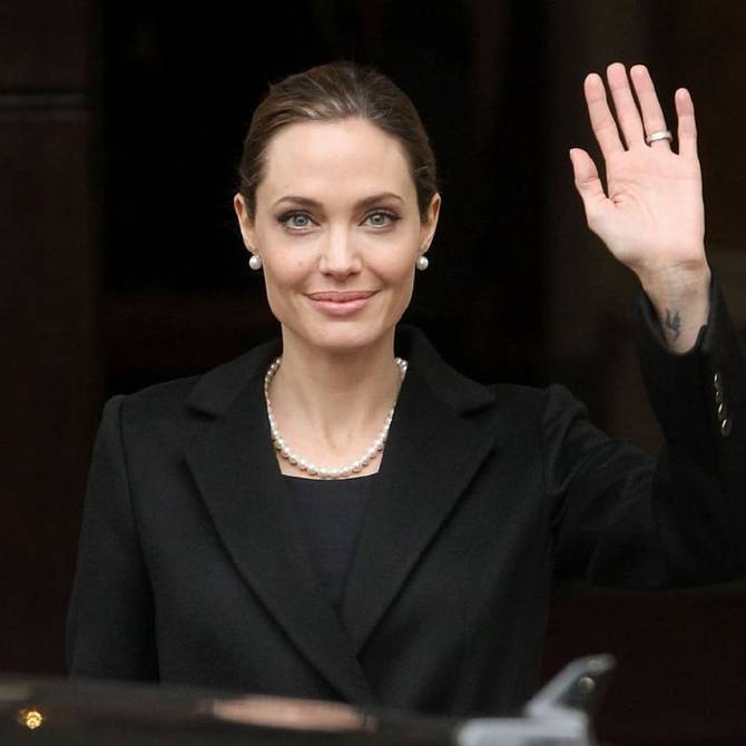 Angelina Jolie se estrena en Instagram con la denuncia de una niña afgana