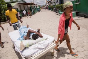 Los hospitales de Haití se saturan mientras aumentan las víctimas del sismo