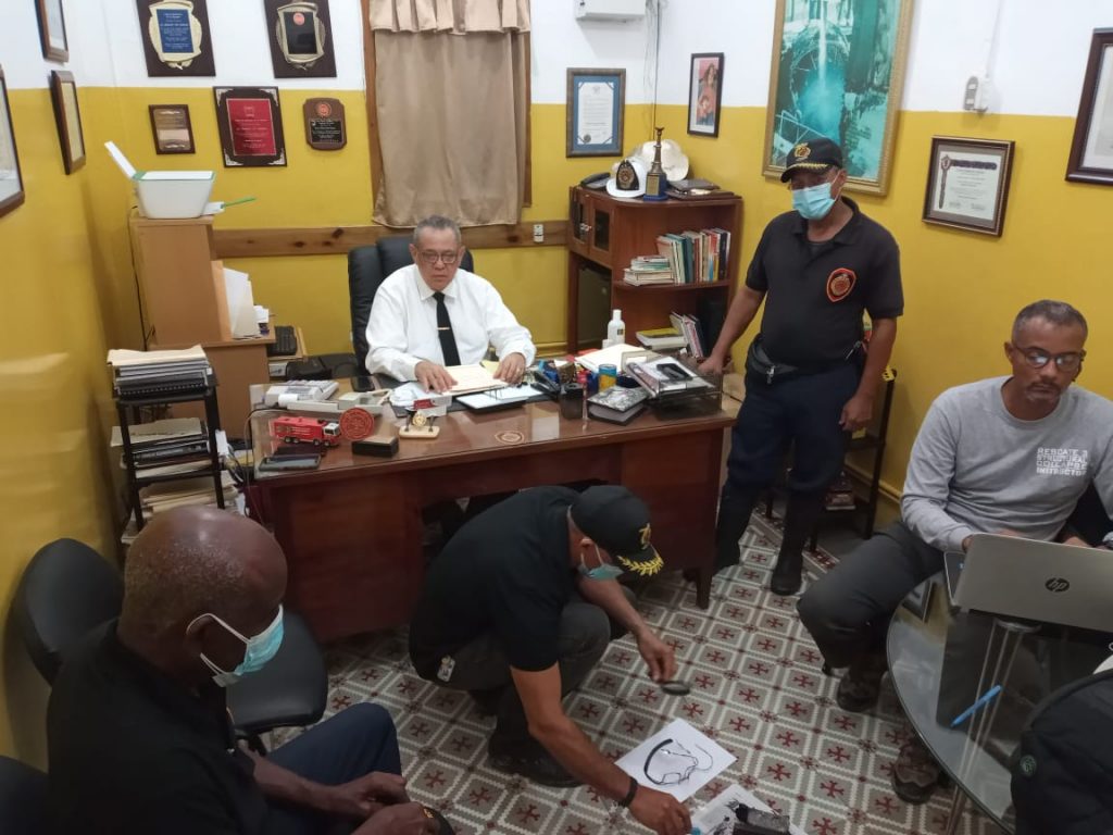 Cuerpo Bomberos de La Romana investiga causa incendio en Clínica Canela 2
