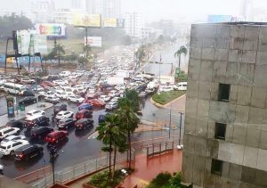 Lluvias por tormenta Fred provocan tapones en el Gran Santo Domingo