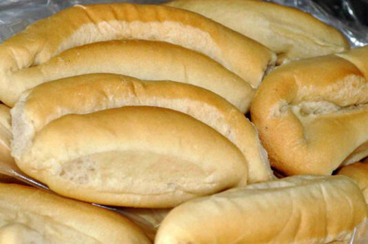 Precio del pan podría subir, saco de harina aumenta a RD$350