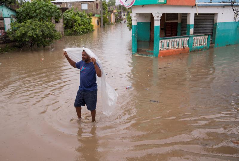 Fred se degrada a "ola tropical" y la tormenta tropical Grace se fortalece