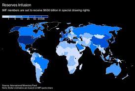 En azul oscuro, los países que más dinero recibirán. En celeste claro, los que menos (Crédito: Bloomberg)