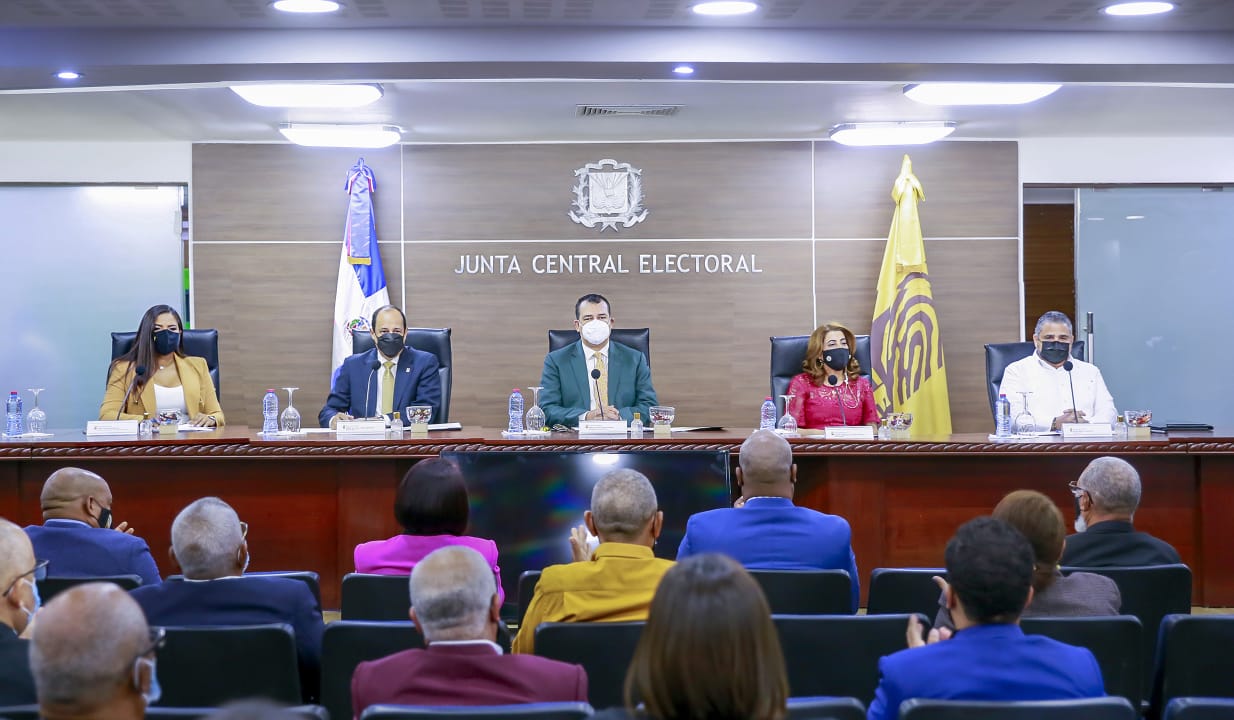 JCE finaliza encuentros regionales de miembros y secretarios de Juntas Electorales del DN y el Sur  