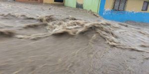 Las lluvias de Grace inundan calles y casas en Barahona