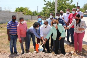 Alcaldía construirá dos parques infantiles y remozará dos canchas en dos barrios de Barahona con una inversión superior a los 7 millones de pesos