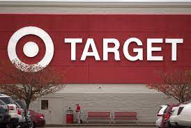 Target y Walmart ofrecen pagar los estudios de sus empleados