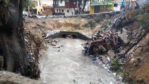 Lluvias de Grace causan desbordamiento de la cañada de los Ríos