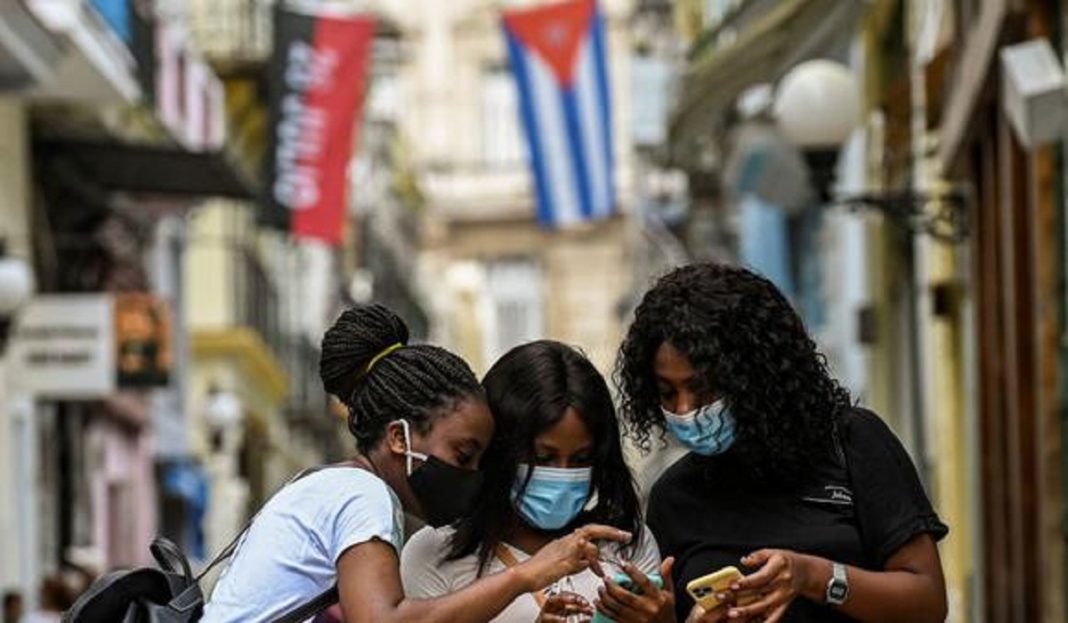 Cuba asegura que no tiene acceso libre a internet por el embargo de EEUU