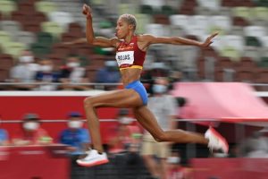 Venezolana Yulimar Rojas, oro y récord mundial de triple salto