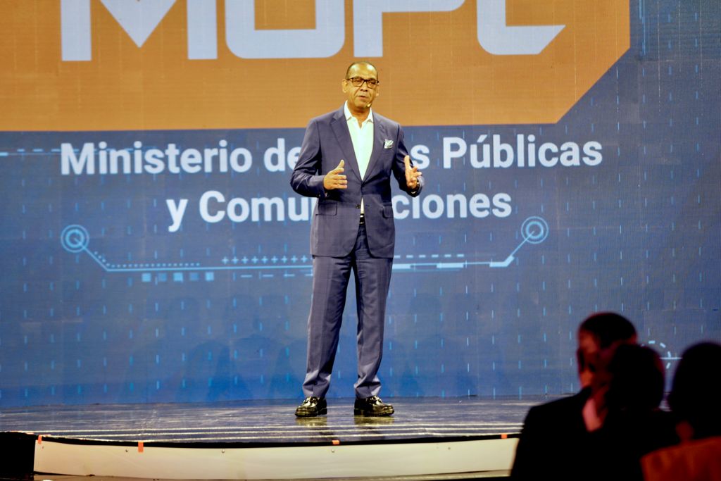 MOPC presenta obras realizadas en primer año de gestión