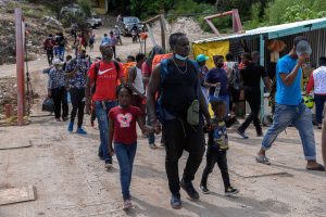 Haitianos saturan albergues y oficinas de migración en el norte de México