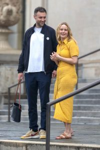 Jennifer Lawrence espera su primer bebé con su esposo Cooke Maroney