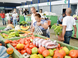 Quejas por altos precios de productos de canasta básica en San Juan