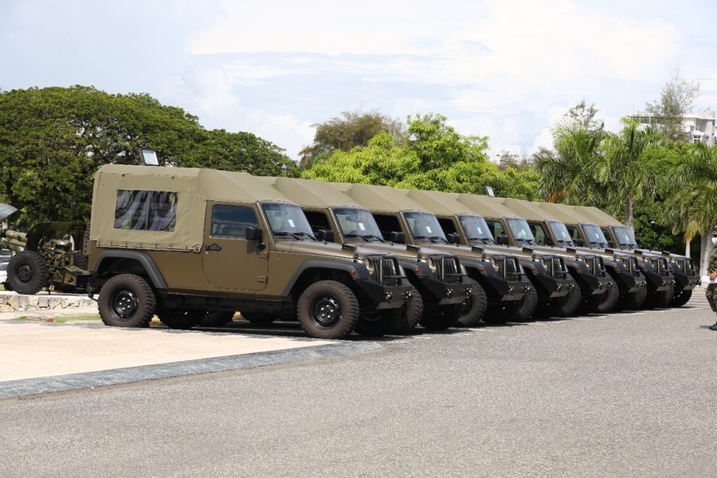 EEUU dona ocho vehículos militares para patrullar la frontera con Haití