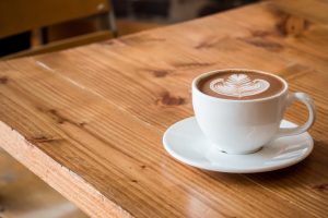 Tomar hasta tres tazas de café por día puede reducir el riesgo de enfermedad cardiovascular