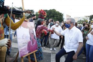 Abinader llama a la población a visitar la Ciudad Colonial