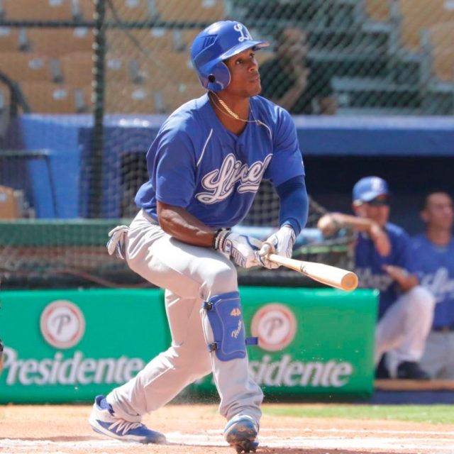 El jardinero estadounidense Nick Heath es contratado por el Licey