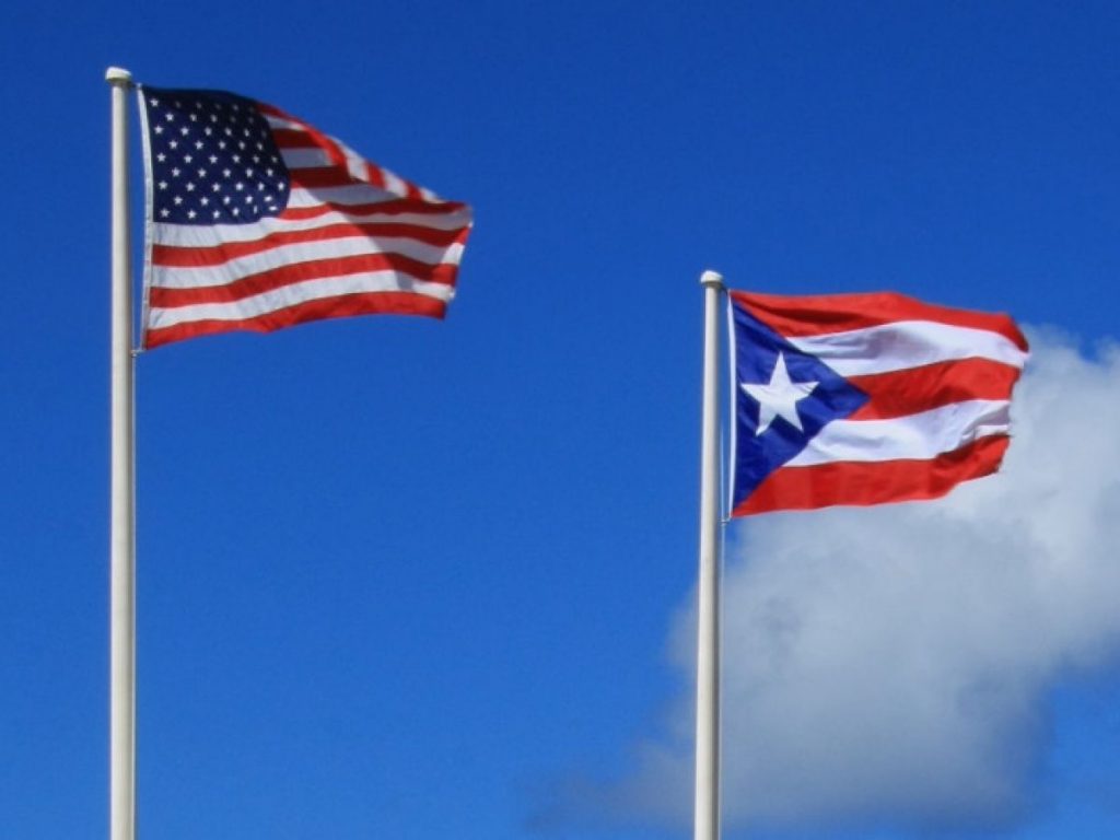 Cientos de puertorriqueños protestan contra anexión de la isla a EEUU